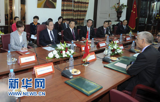 11月3日，中國(guó)全國(guó)政協(xié)主席俞正聲在拉巴特會(huì)見摩洛哥眾議長(zhǎng)阿拉米。 新華社記者 張鐸 攝