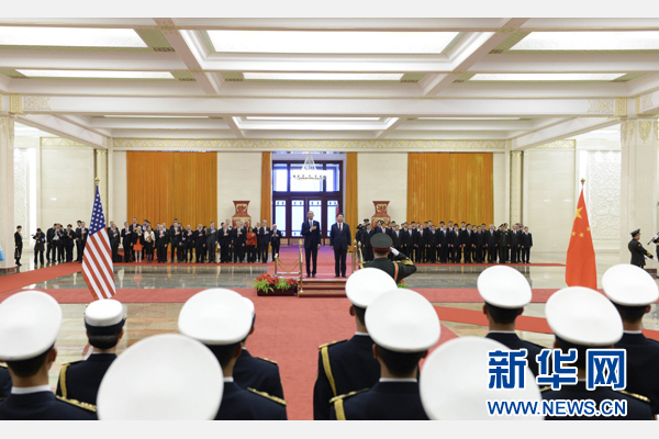 11月12日，國家主席習(xí)近平在北京人民大會(huì)堂舉行歡迎儀式，歡迎美國總統(tǒng)奧巴馬對(duì)中國進(jìn)行國事訪問。 新華社記者 馬占成 攝