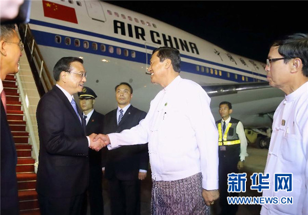 這是緬甸政府高級(jí)官員到機(jī)場(chǎng)迎接李克強(qiáng)總理。新華社記者 鞠鵬 攝 