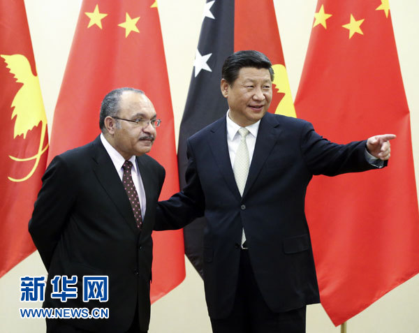 11月22日，中國國家主席習近平在斐濟楠迪會見巴布亞新幾內(nèi)亞總理奧尼爾。 新華社記者姚大偉攝 