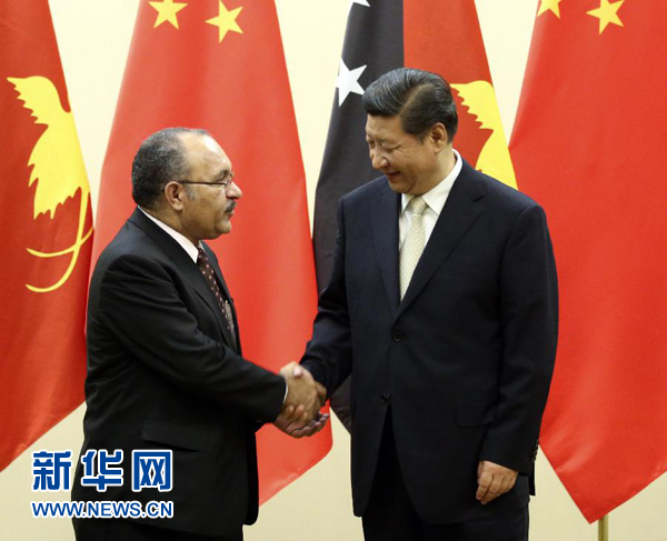 11月22日，國家主席習近平在斐濟楠迪會見巴布亞新幾內(nèi)亞總理奧尼爾。 新華社記者姚大偉攝 