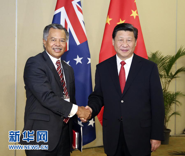 11月22日，國家主席習近平在斐濟楠迪會見庫克群島總理普納。新華社記者丁林攝 
