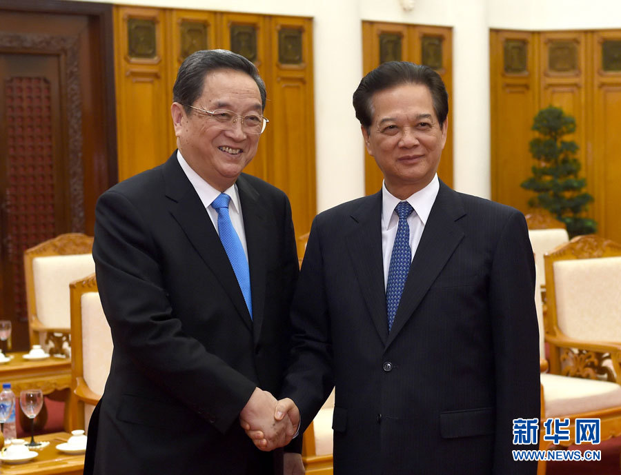 12月25日至27日，中共中央政治局常委、全國政協(xié)主席俞正聲對越南進行正式訪問。這是12月26日，俞正聲在河內(nèi)會見越南政府總理阮晉勇。 新華社記者馬占成攝