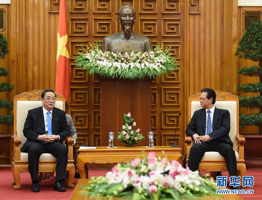 12月25日至27日，中共中央政治局常委、全國政協(xié)主席俞正聲對越南進行正式訪問。這是12月26日，俞正聲在河內(nèi)會見越南政府總理阮晉勇。 新華社記者劉建生攝