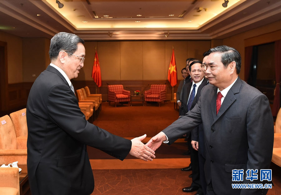 12月25日至27日，中共中央政治局常委、全國政協(xié)主席俞正聲對越南進行正式訪問。這是12月25日，俞正聲在河內(nèi)會見越共中央書記處常務書記黎鴻英。 新華社記者劉建生攝