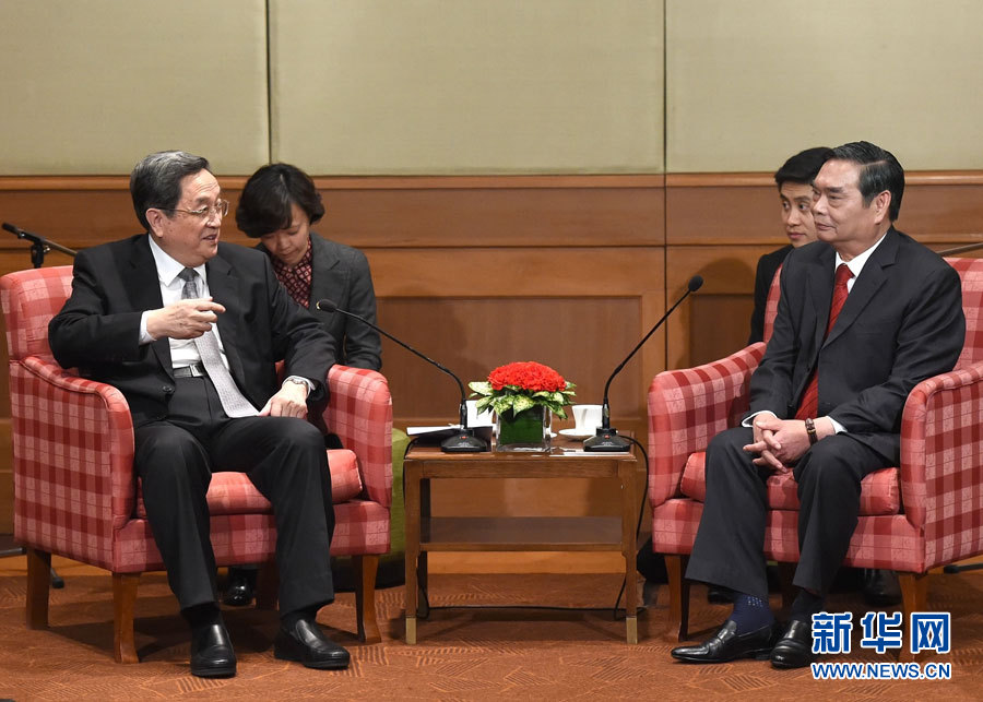 12月25日至27日，中共中央政治局常委、全國政協(xié)主席俞正聲對越南進行正式訪問。這是12月25日，俞正聲在河內(nèi)會見越共中央書記處常務書記黎鴻英。 新華社記者劉建生攝