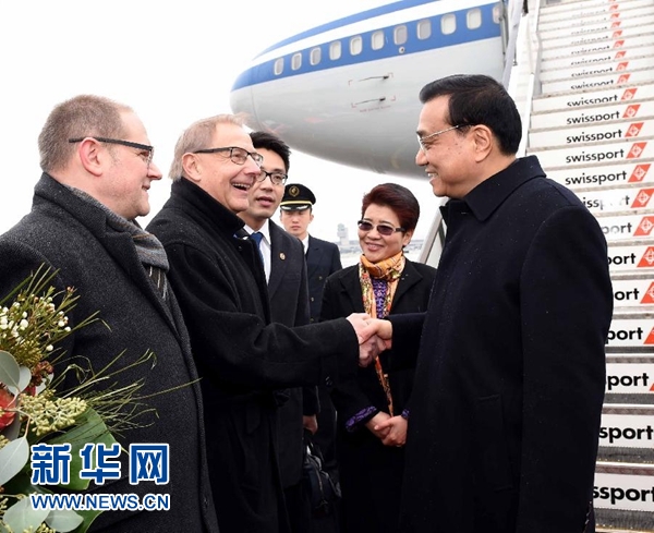 1月20日，中國國務院總理李克強抵達瑞士蘇黎世，出席達沃斯世界經(jīng)濟論壇年會并對瑞士進行工作訪問。 新華社記者 饒愛民 攝 