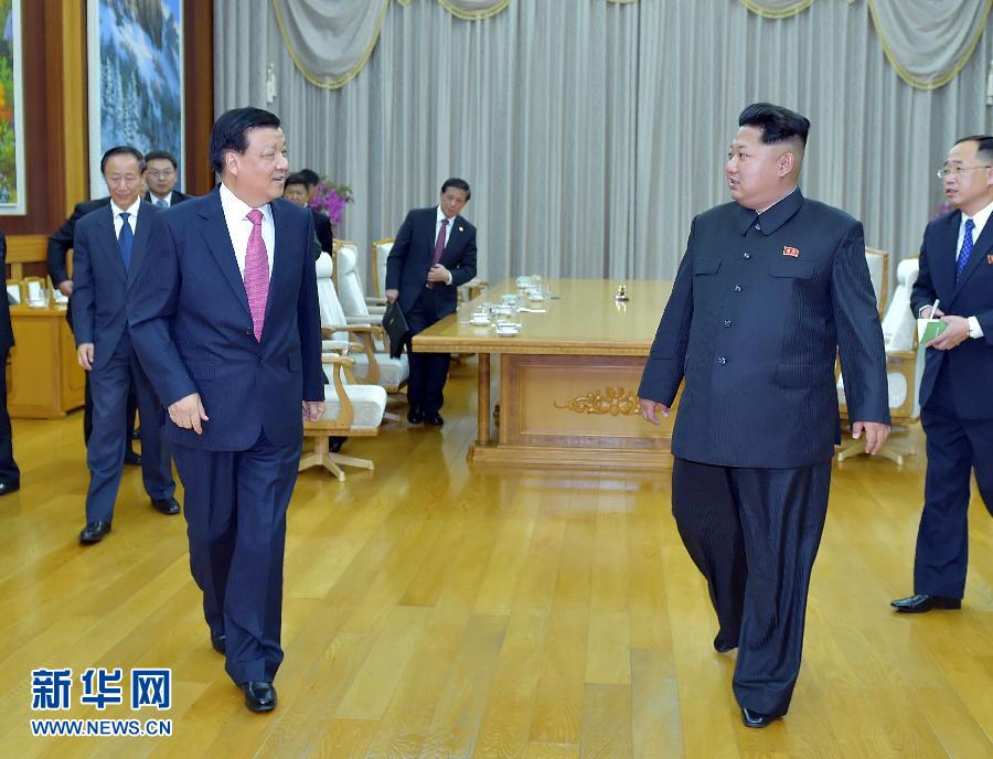 10月9日，中共中央政治局常委、中央書記處書記劉云山在平壤百花園迎賓館會(huì)見朝鮮勞動(dòng)黨第一書記金正恩。 新華社記者 李濤 攝 