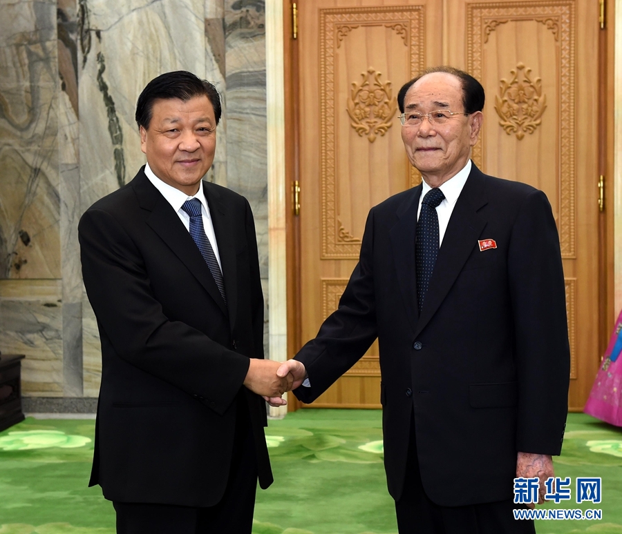 10月10日，正在朝鮮訪問(wèn)的中共中央政治局常委、中央書(shū)記處書(shū)記劉云山在平壤會(huì)見(jiàn)朝鮮勞動(dòng)黨中央政治局常委、最高人民會(huì)議常任委員會(huì)委員長(zhǎng)金永南。 新華社記者 饒愛(ài)民 攝