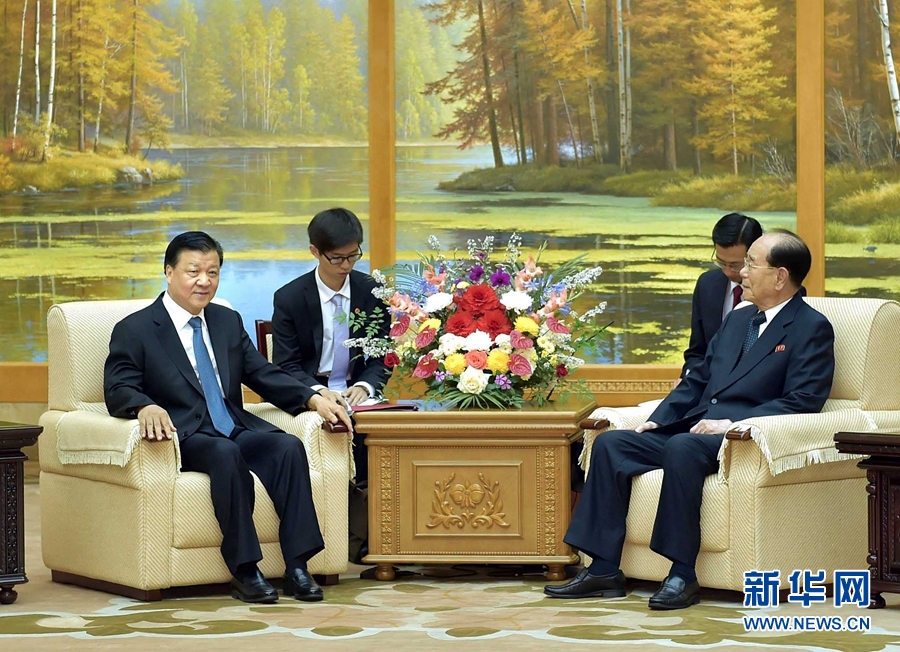 10月10日，正在朝鮮訪問(wèn)的中共中央政治局常委、中央書(shū)記處書(shū)記劉云山在平壤會(huì)見(jiàn)朝鮮勞動(dòng)黨中央政治局常委、最高人民會(huì)議常任委員會(huì)委員長(zhǎng)金永南。 新華社記者 李濤 攝