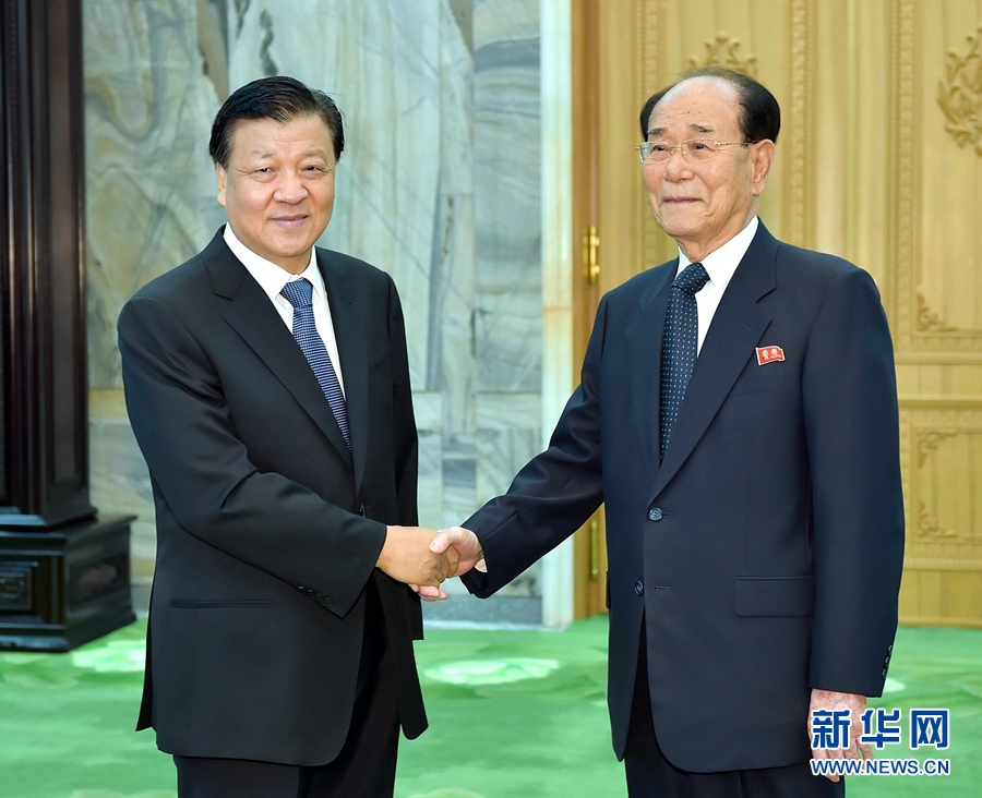 10月10日，正在朝鮮訪問(wèn)的中共中央政治局常委、中央書(shū)記處書(shū)記劉云山在平壤會(huì)見(jiàn)朝鮮勞動(dòng)黨中央政治局常委、最高人民會(huì)議常任委員會(huì)委員長(zhǎng)金永南。 新華社記者 李濤 攝