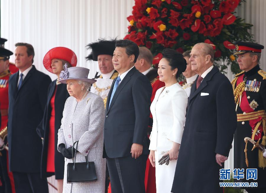10月20日，對英國進(jìn)行國事訪問的國家主席習(xí)近平出席英國女王伊麗莎白二世在倫敦騎兵檢閱場舉行的隆重歡迎儀式。 新華社記者 龐興雷 攝