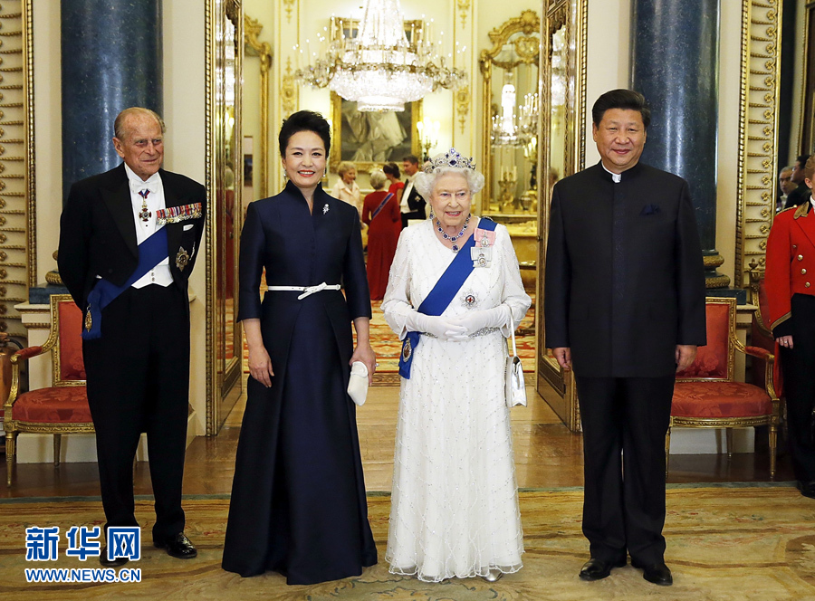 10月20日，國家主席習近平在倫敦白金漢宮出席英國女王伊麗莎白二世舉行的歡迎晚宴。 新華社記者 鞠鵬 攝