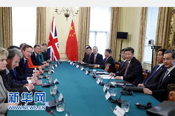 10月21日，國家主席習近平在倫敦唐寧街首相府同英國首相卡梅倫舉行會談。 新華社記者 鞠鵬 攝 