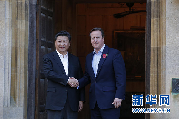 10月22日，國家主席習(xí)近平在契克斯首相鄉(xiāng)間別墅同英國首相卡梅倫再次會晤。新華社記者 鞠鵬 攝