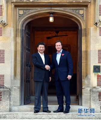 10月22日，國家主席習(xí)近平在契克斯首相鄉(xiāng)間別墅同英國首相卡梅倫再次會晤。 新華社記者 饒愛民 攝