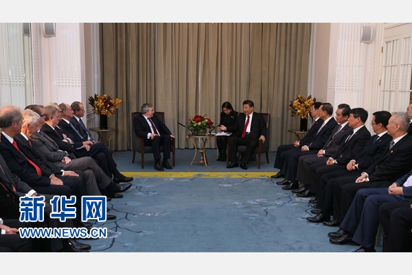 10月22日，國家主席習(xí)近平在倫敦集體會(huì)見英國前首相布朗等英國友人。新華社記者 龐興雷 攝 