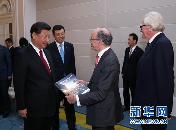 10月22日，國家主席習(xí)近平在倫敦集體會(huì)見英國前首相布朗等英國友人。新華社記者 龐興雷 攝 