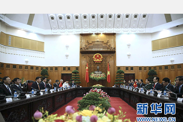 11月5日，中共中央總書記、國(guó)家主席習(xí)近平在河內(nèi)同越南總理阮晉勇舉行會(huì)談。 新華社記者 蘭紅光 攝