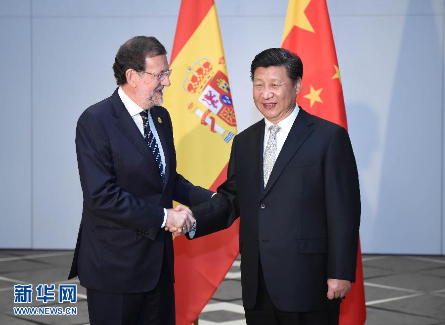 11月16日，國家主席習(xí)近平在土耳其安塔利亞會(huì)見西班牙首相拉霍伊。 新華社記者 張鐸 攝