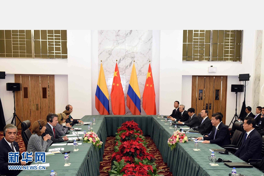 11月18日，國(guó)家主席習(xí)近平在菲律賓馬尼拉會(huì)見哥倫比亞總統(tǒng)桑托斯。 新華社記者 饒愛民 攝