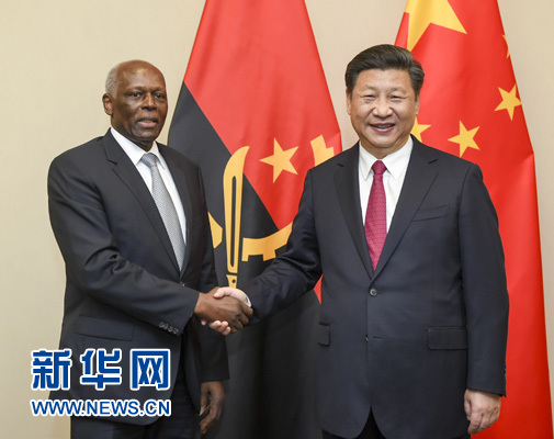12月3日，國家主席習(xí)近平在約翰內(nèi)斯堡會見安哥拉總統(tǒng)多斯桑托斯。 新華社記者 謝環(huán)馳 攝