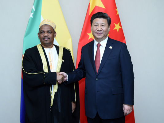 12月4日，國家主席習(xí)近平在約翰內(nèi)斯堡會(huì)見科摩羅總統(tǒng)伊基利盧。 新華社記者 張鐸 攝 

