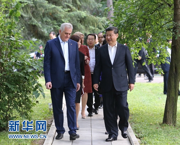 當?shù)貢r間6月17日，國家主席習近平同塞爾維亞總統(tǒng)尼科利奇在貝爾格萊德舉行會晤。 新華社記者 丁林 攝 
