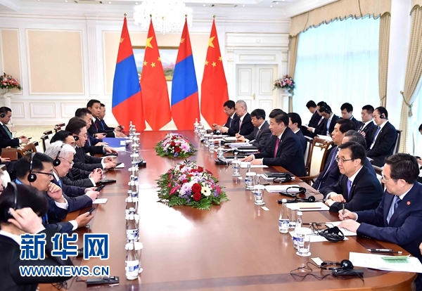 6月23日，國(guó)家主席習(xí)近平在塔什干會(huì)見蒙古國(guó)總統(tǒng)額勒貝格道爾吉。 新華社記者李濤攝