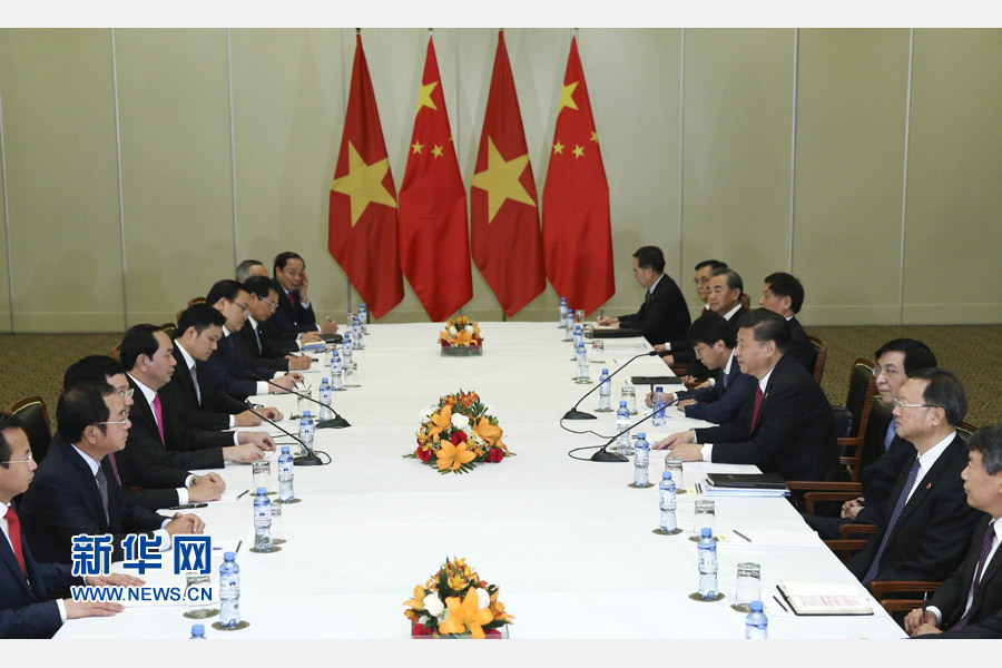 11月19日，國(guó)家主席習(xí)近平在利馬會(huì)見(jiàn)越南國(guó)家主席陳大光。新華社記者 龐興雷 攝 