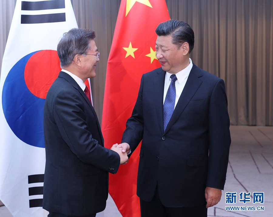 7月6日，國(guó)家主席習(xí)近平在柏林會(huì)見(jiàn)韓國(guó)總統(tǒng)文在寅。 新華社記者 王曄攝