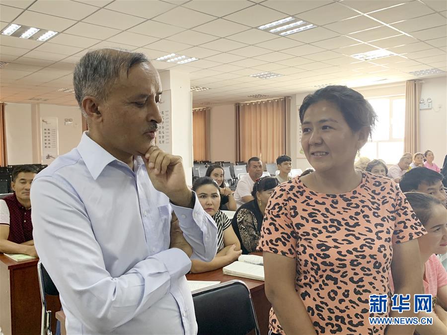 （圖文互動(dòng)）（2）多國駐華使節(jié)參訪新疆：中國反恐、去極端化經(jīng)驗(yàn)值得學(xué)習(xí)借鑒