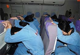系好安全帶，記住安全門