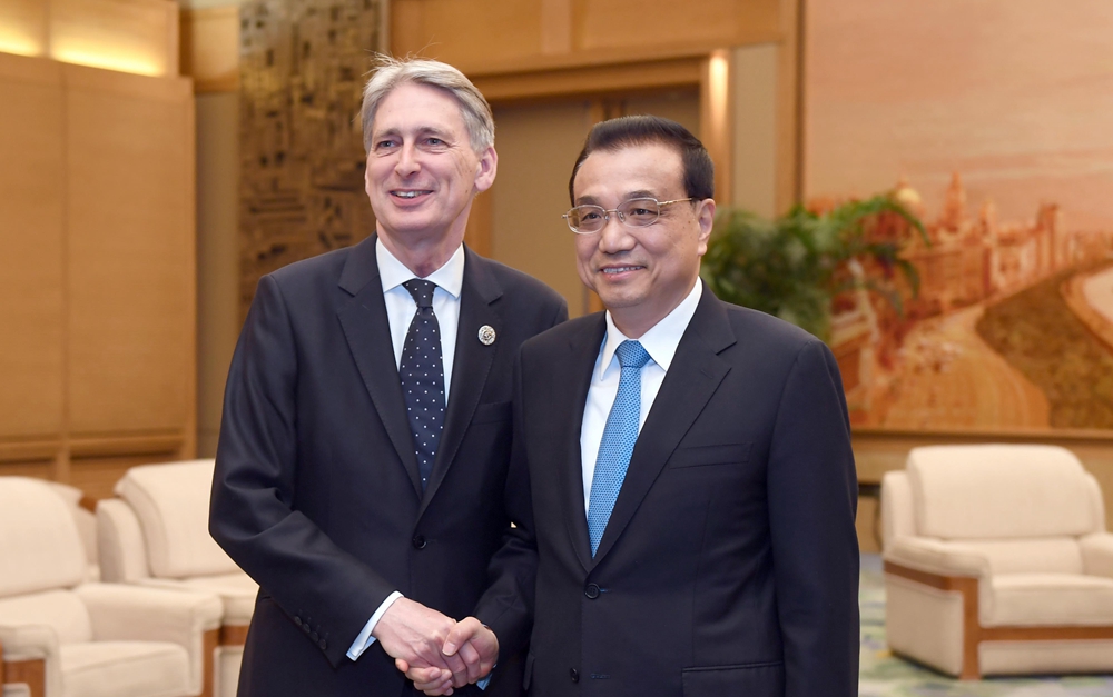 李克強(qiáng)會(huì)見英國首相特使、財(cái)政大臣哈蒙德
