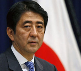 2013，安倍的“狂人日記”